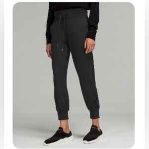 Lululemon Ready to Lulu Joggers Size 2 in Black